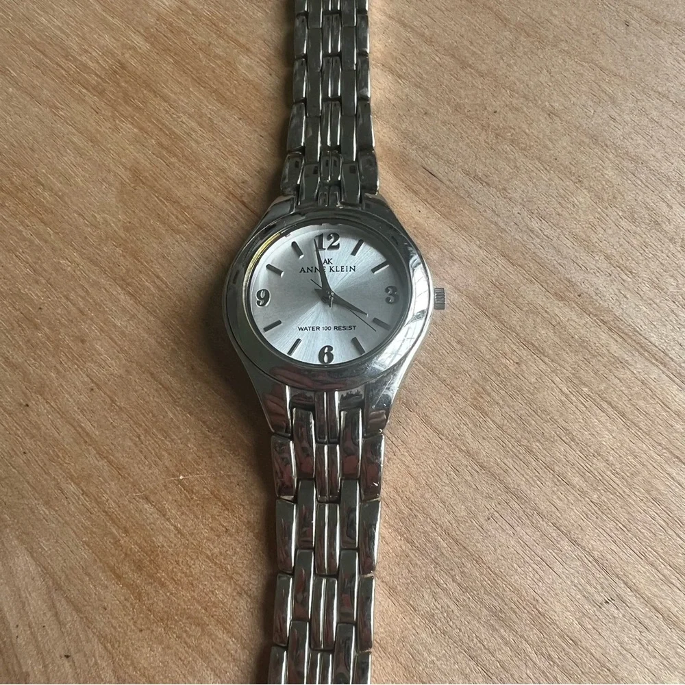 Anne Klein ladies silver tone dress watch NEW BATTERY
